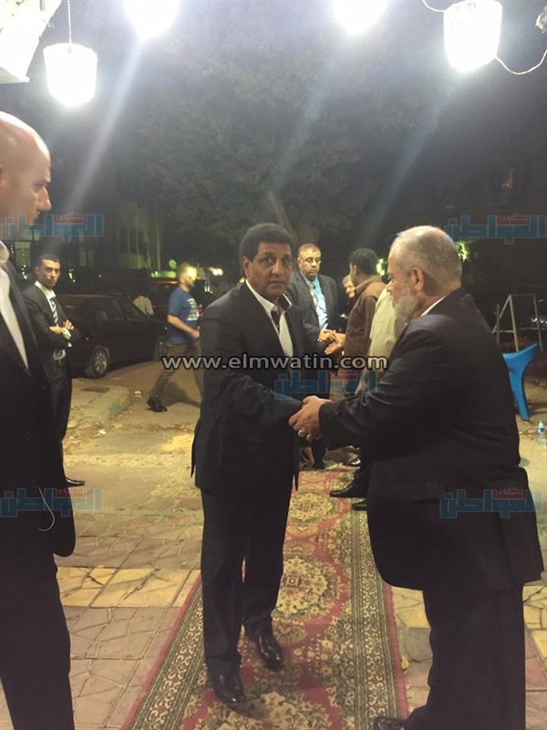 بالصور.. وصول «افاروق جعفر وفتحي مبروك» عزاء أحمد ماهر