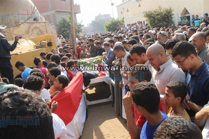 بالصور.. جنازة شهيد «سمادون» في المنوفية تتحول الى مظاهرة 