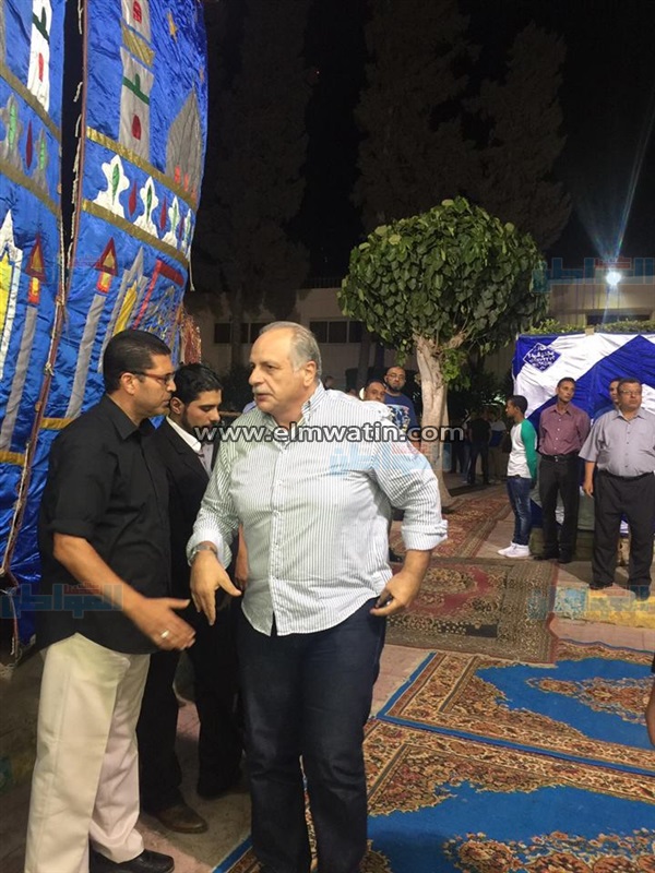 بالصور.. وصول «محمد عبد الوهاب» لعزاء أحمد ماهر