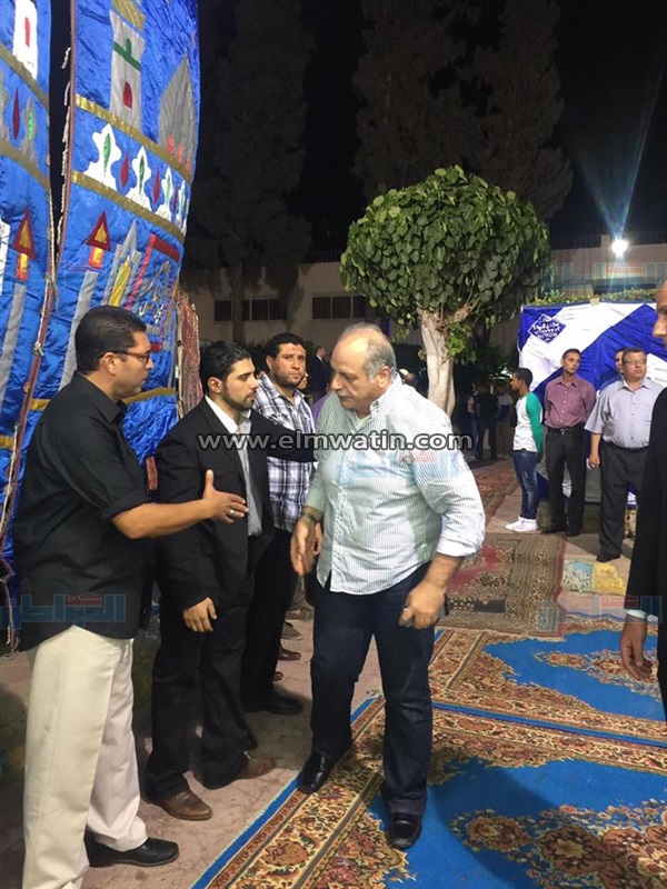 بالصور.. وصول «محمد عبد الوهاب» لعزاء أحمد ماهر
