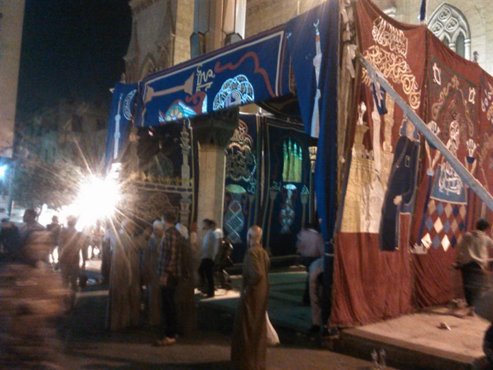 بالصور.. مواطنون يفترشون ساحة «الحسين» احتفالًا بالعام الهجري 