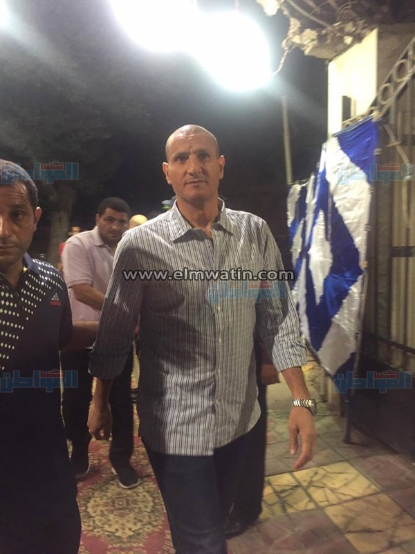 بالصور.. وصول طارق سليمان عزاء أحمد ماهر