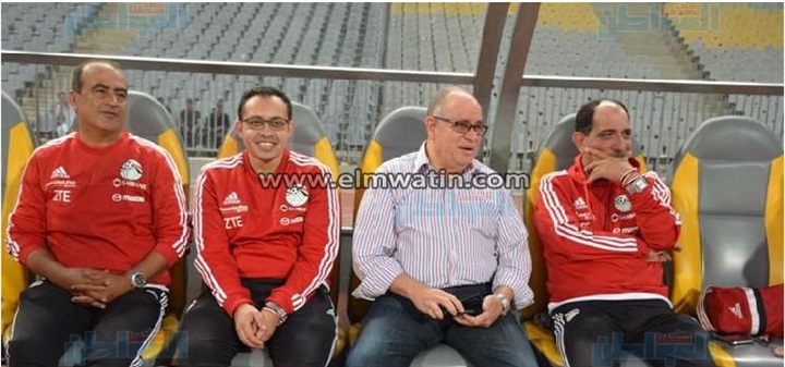 بالصور.. المنتخب الوطني يؤدى مرانه بحضور كرم كردي