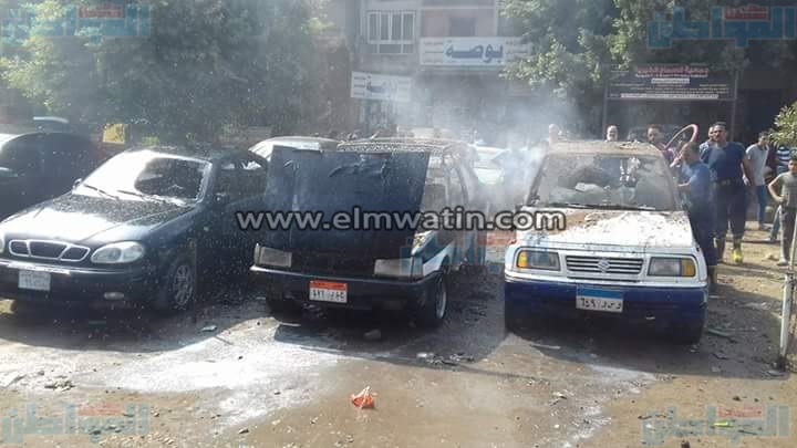 بالصور.. نشوب حريق في 3 سيارات بالقليوبية