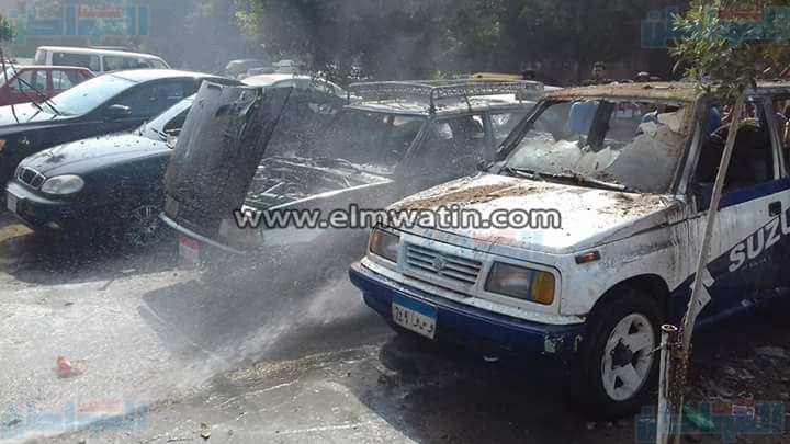 بالصور.. نشوب حريق في 3 سيارات بالقليوبية