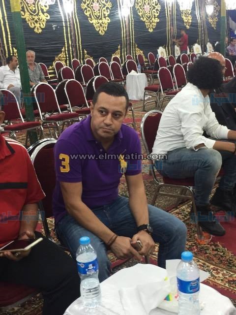 بالصور.. «هشام حنفي» يصل إلى عزاء أحمد ماهر