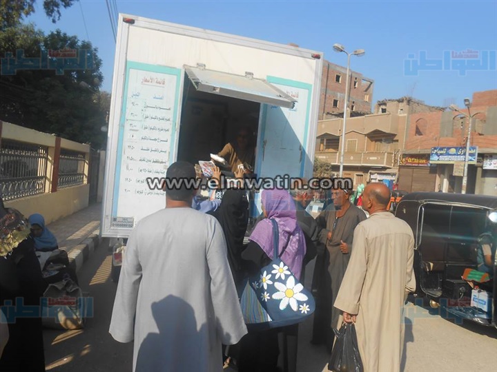 بالصور.. القوات المسلحة توزع لحومًا في أسيوط بـ34 جنيهًا