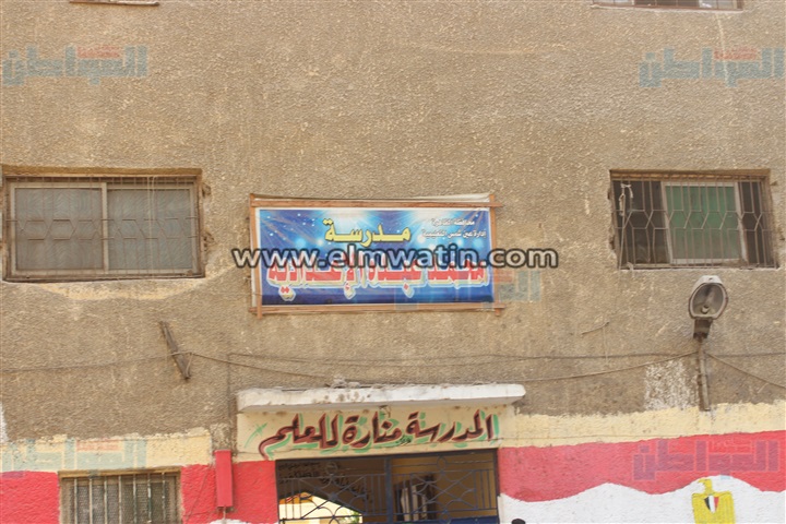 بالفيديو والصور.. والدة مصور دهس معلمة لرقبة طالب:"ابني مش غلطان.. نشر الحقيقة وخايفة عليه".. أطفال المدرسة: "كان ممكن تنزله للمدير"