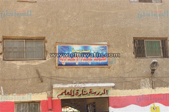 بالفيديو والصور.. والدة مصور دهس معلمة لرقبة طالب:"ابني مش غلطان.. نشر الحقيقة وخايفة عليه".. أطفال المدرسة: "كان ممكن تنزله للمدير"