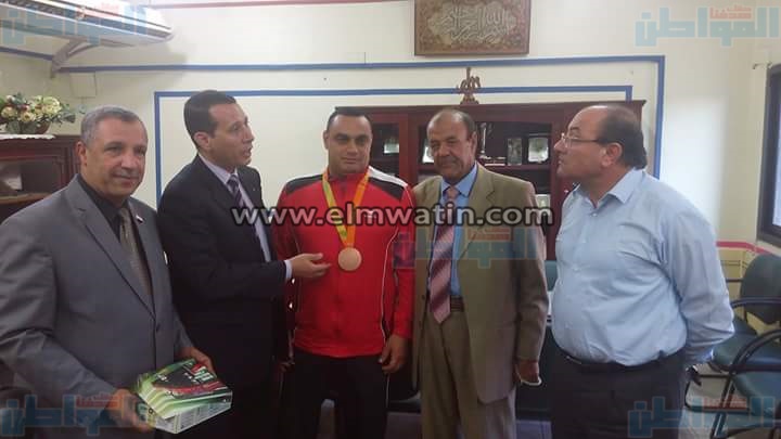بالصور.. تكريم لاعب "الكرة الطائرة جلوس" في بني سويف