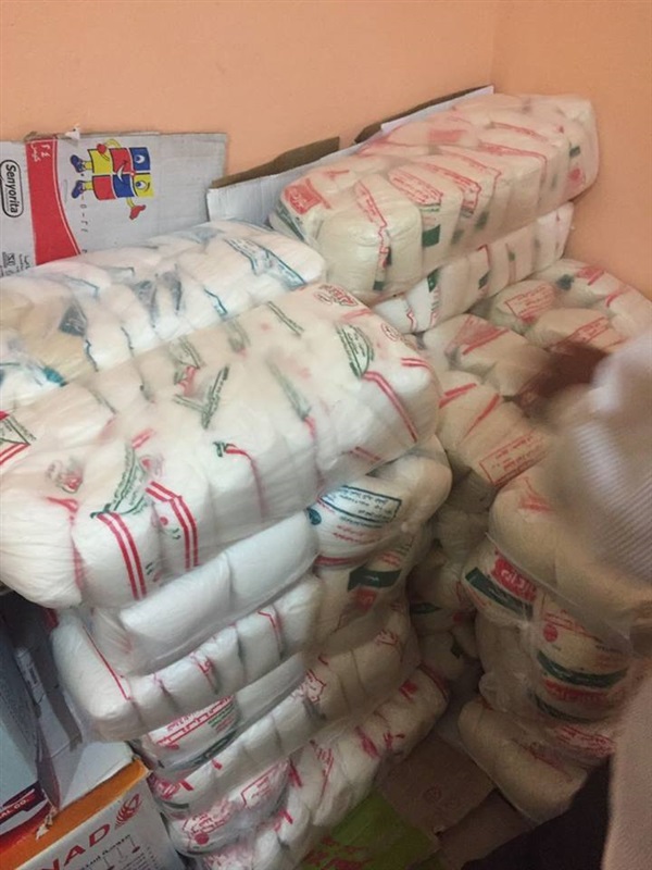 بالصور..ضبط تاجر وصاحب محل بحوزتهم 2.5 طن سكر تموينى بحلوان 