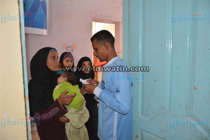 بالصور.. قافلة طبية لمعالجة الغير قادرين بقرى أسيوط