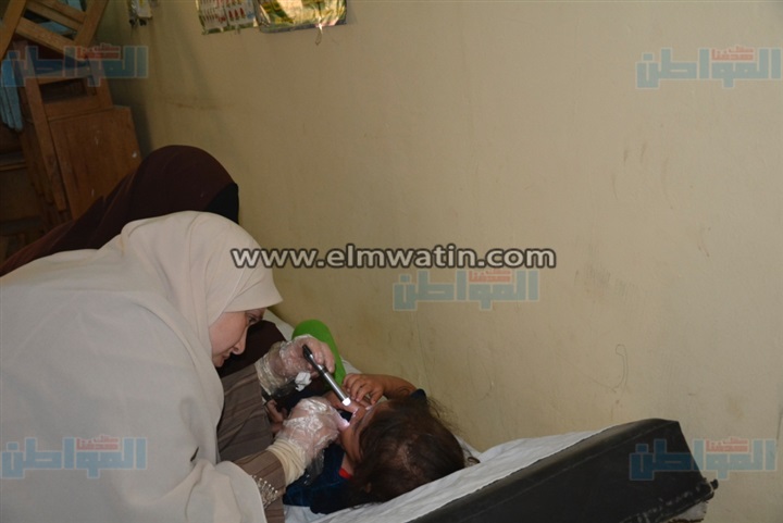 بالصور.. قافلة طبية لمعالجة الغير قادرين بقرى أسيوط