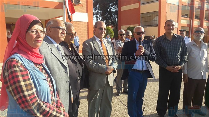 بالصور.. محافظ بورسعيد يُشيد بمدرسة الشهيد أحمد أبو العطا