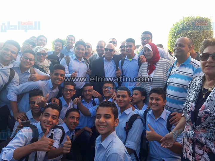 بالصور.. محافظ بورسعيد يُشيد بمدرسة الشهيد أحمد أبو العطا