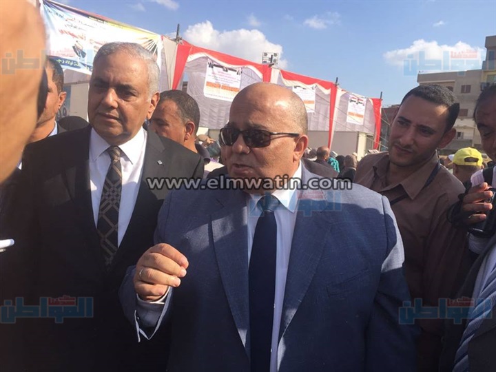 بالصور.. أهالي منية النصر في الدقهلية يتوافدون على حملة محاربة الغلاء 
