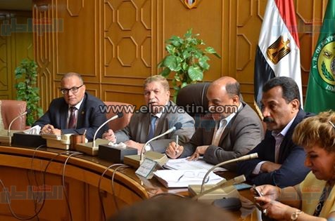 بالصور.. محافظ الإسماعيلية يوصي بحل مشكلات الأهالي