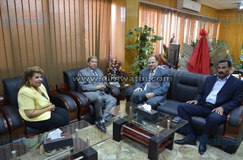بالصور.. محافظ الإسماعيلية يوصي بحل مشكلات الأهالي