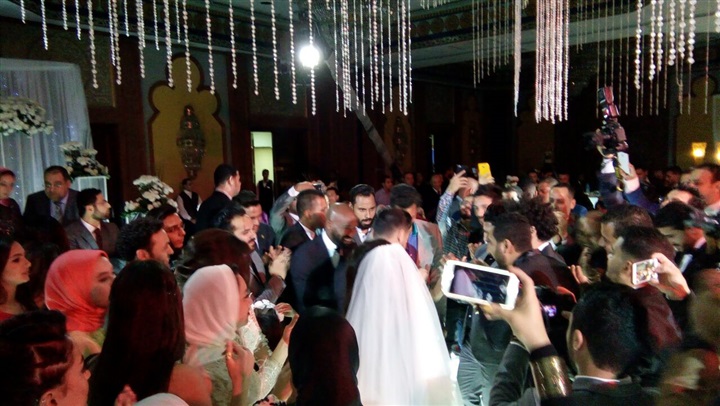 بالصور.. عمرو الليثي وشيكابالا والصقر في حفل زفاف باسم مرسي