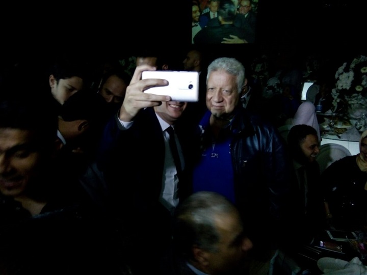 بالصور.. مرتضى منصور في حفل زفاف باسم مرسي