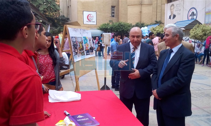 بالصور.. نائب رئيس جامعة بنها يتفقد كلية الطب