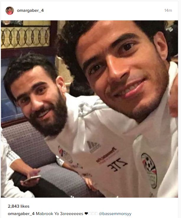 شاهد.. عمر جابر يهنئ باسم مرسي بزفافه