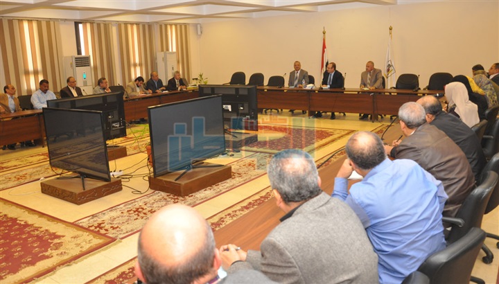 محافظ بني سويف يكلف رؤساء الوحدات المحلية بتقديم خطة شهرية