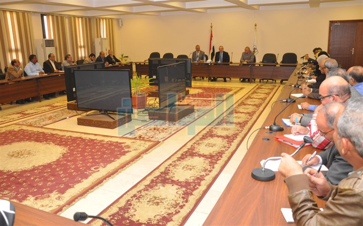 محافظ بني سويف يكلف رؤساء الوحدات المحلية بتقديم خطة شهرية