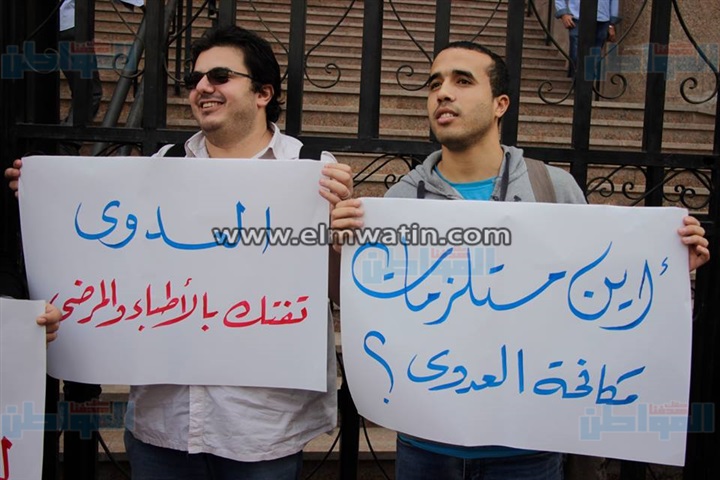 ألبوم صور لوقفة "الأطباء" أمام مجلس الدولة لتحسين بدل العدوى