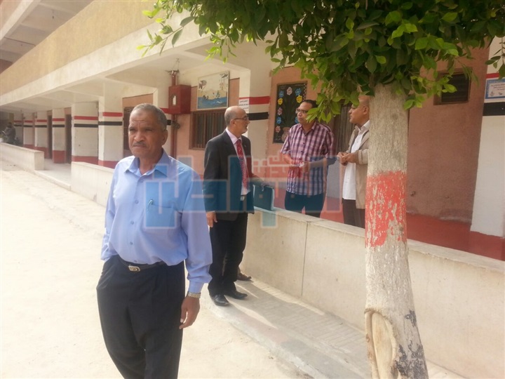 بالصور.. مدير إدارة بنها يتفقد استعدادات كنترول الشهادة الإعدادية