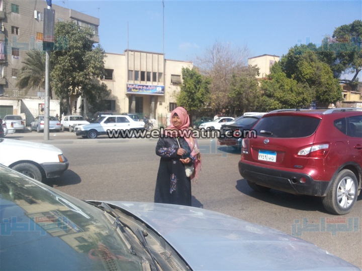 "رضا".. 15 سنة ركينة عربيات.. حبس زوجها سببا في مهنتها