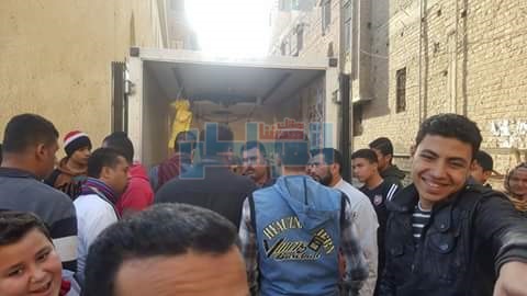 بالصور.. مواطنو المحلة يضبطون سيارة محملة بـ 5 طن لحوم فاسدة