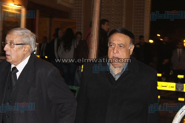 بالصور.. توافد الفنانين على عزاء أحمد راتب بمسجد "الشرطة"