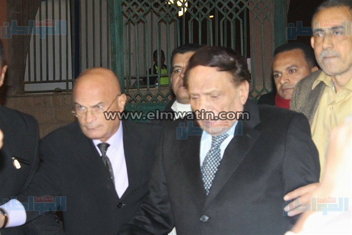 بالصور.. توافد الفنانين على عزاء أحمد راتب بمسجد "الشرطة"