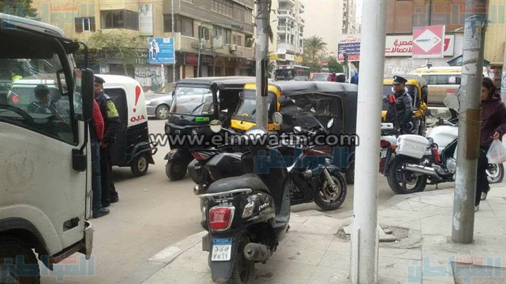 بالصور.. حملة مرورية على حي تان المنتزة بالإسكندرية