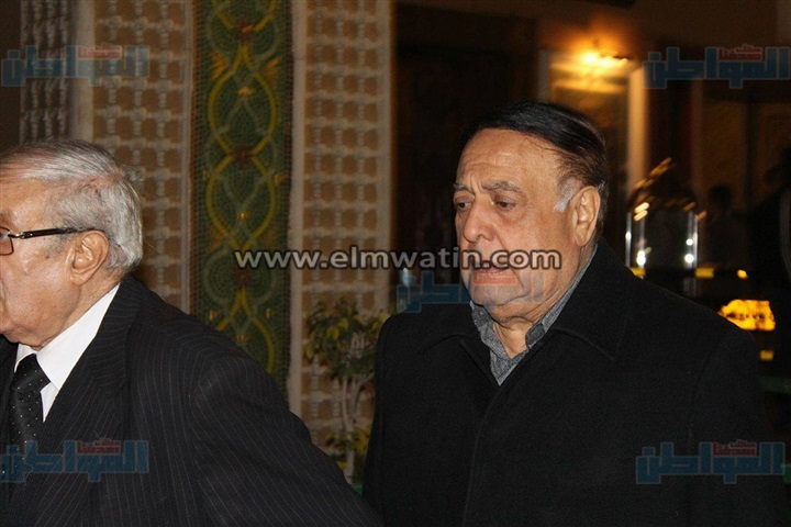 بالصور.. توافد الفنانين على عزاء أحمد راتب بمسجد "الشرطة"