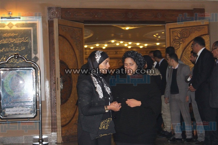 بالصور.. توافد الفنانين على عزاء أحمد راتب بمسجد "الشرطة"