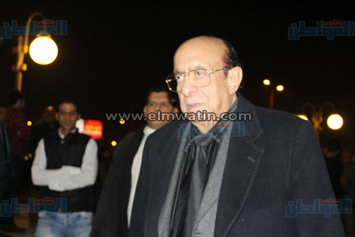 بالصور.. توافد الفنانين على عزاء أحمد راتب بمسجد "الشرطة"