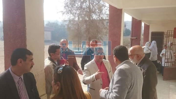 بالصور.. كشف طبي شامل على 500 طالب ببني سويف