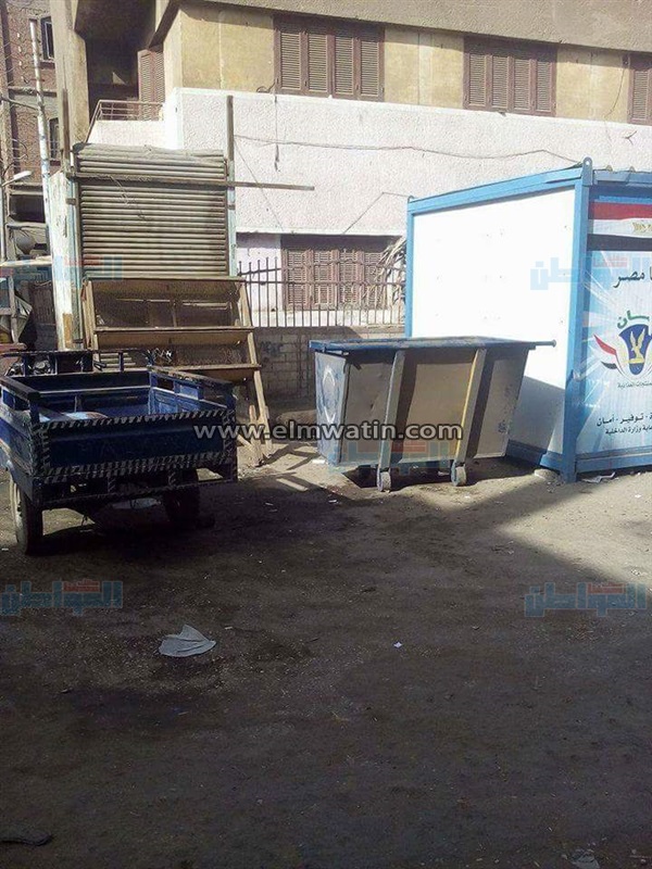 بالصور.. توزيع صناديق القمامة الكبيرة بأنحاء مدينة ناصر في بني سويف 