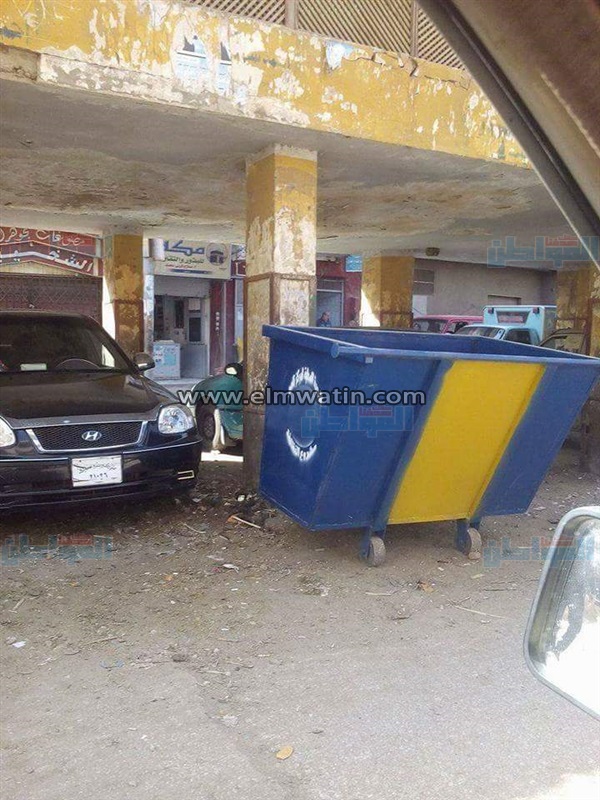 بالصور.. توزيع صناديق القمامة الكبيرة بأنحاء مدينة ناصر في بني سويف 
