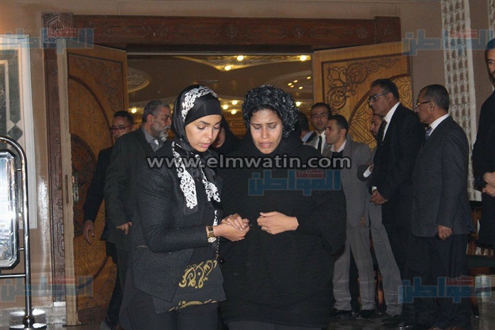 بالصور.. توافد الفنانين على عزاء أحمد راتب بمسجد "الشرطة"
