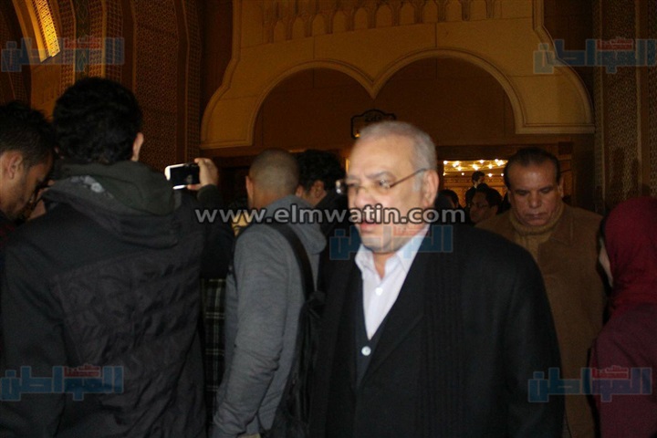 بالصور.. توافد الفنانين على عزاء أحمد راتب بمسجد "الشرطة"