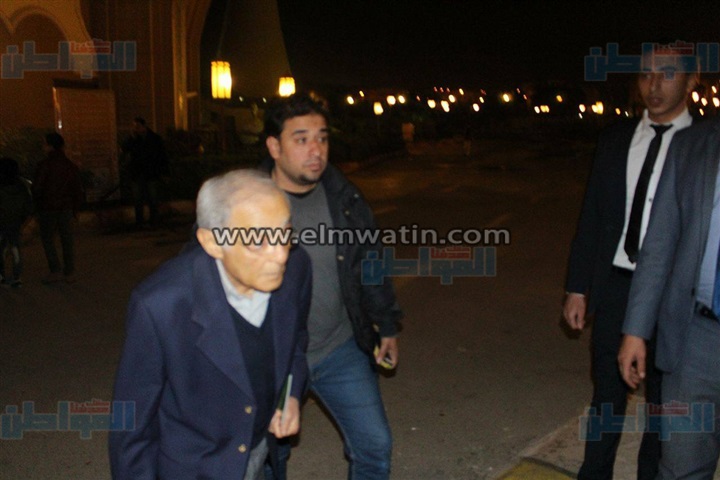 بالصور.. توافد الفنانين على عزاء أحمد راتب بمسجد "الشرطة"