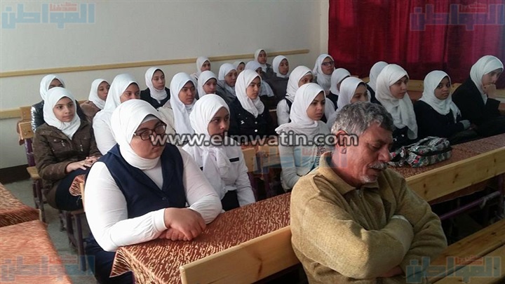 بالصور.. "ثقافة الوادي" تنظم مسابقة شعرية بمدارس الوادي الجديد