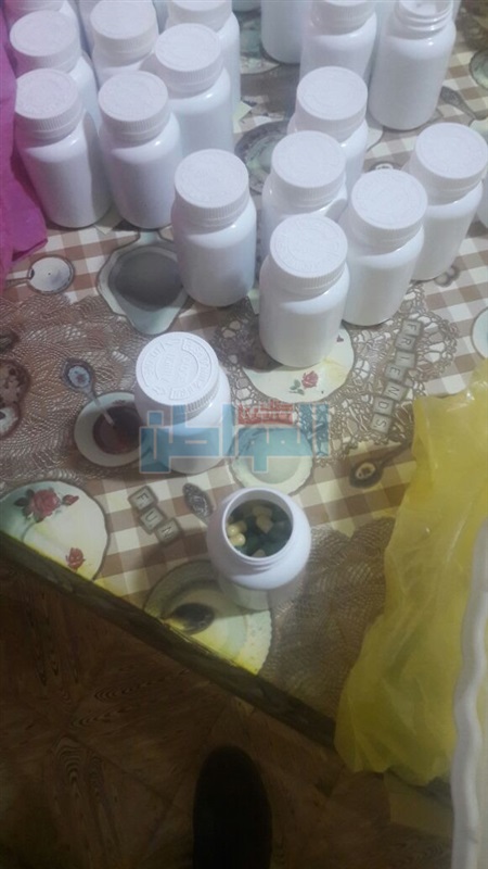 بالصور.. حملة أمنية تداهم منزل لتصنيع الأدوية المجهولة بالدقهلية