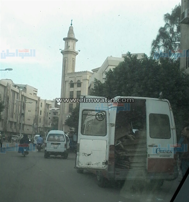 بالصور.. إسعاف القليوبية تتحول إلى ورشة نجارة متنقلة