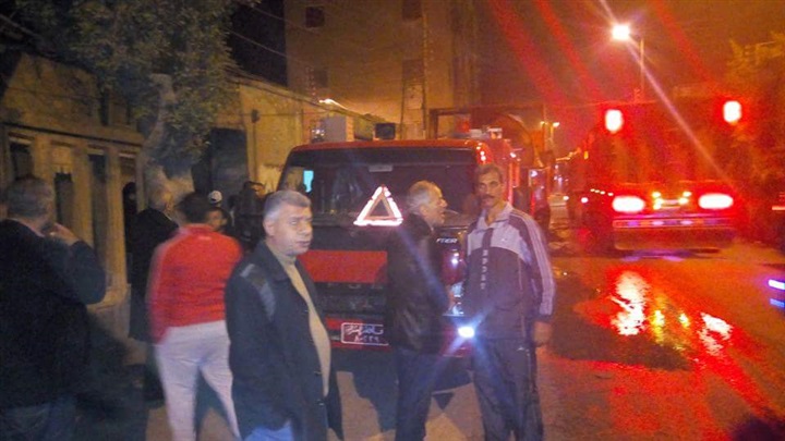 بالصور.. السيطرة على حريق مخزن أخشاب بمنيا القمح بـ4 سيارات إطفاء