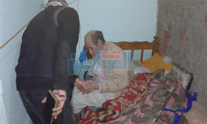 استغاثة.. "عم عبده.. لا بيتكلم ولا بيسمع ولا بيشوف"