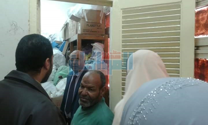 بالصور.. وكيل وزارة الصحة ببني سويف يعقد اجتماع طارئ بإدارة الصيدلة